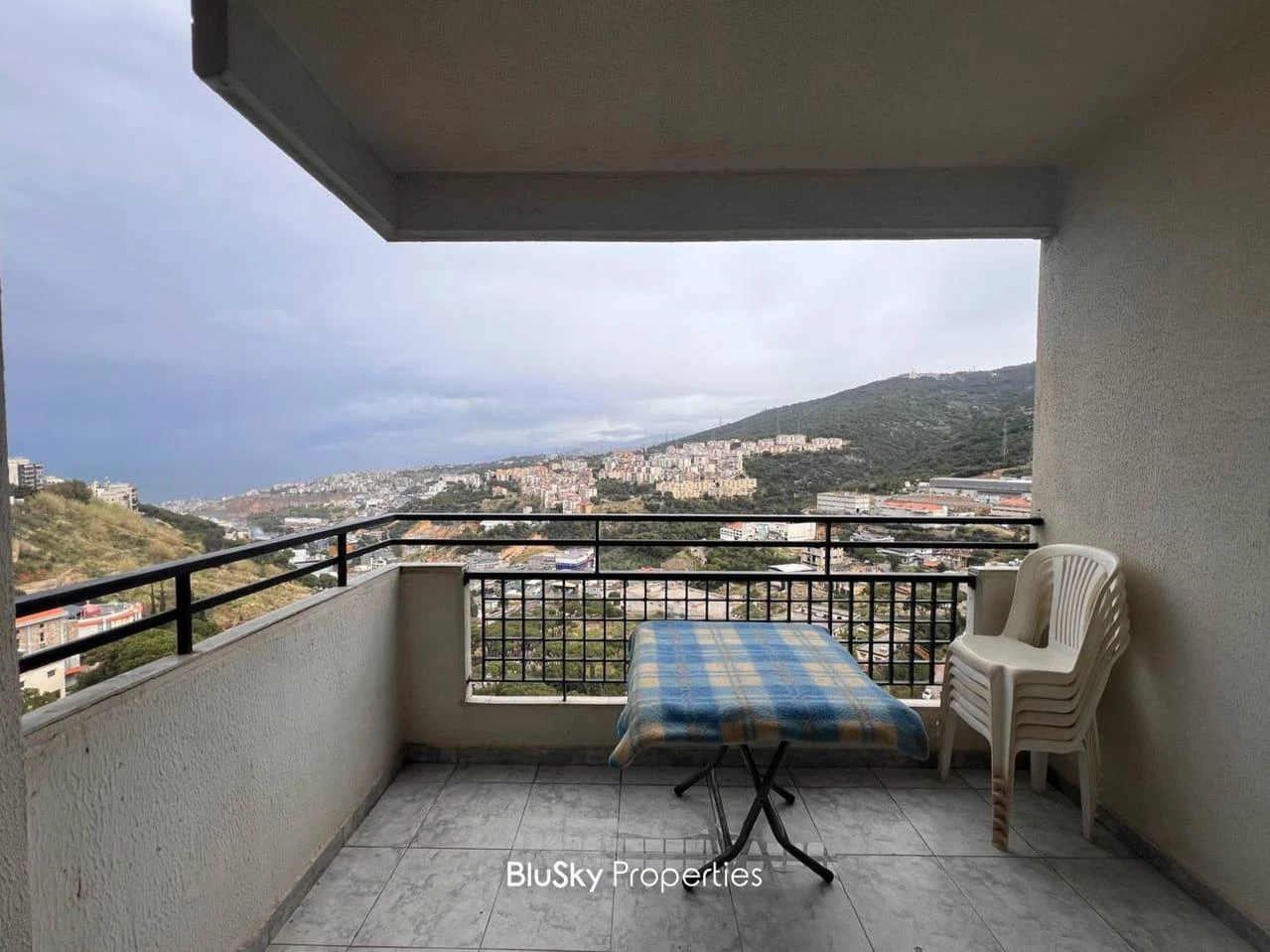 Apartment 140m² Balcony for Sale in Ain Saadeh — الصورة 2