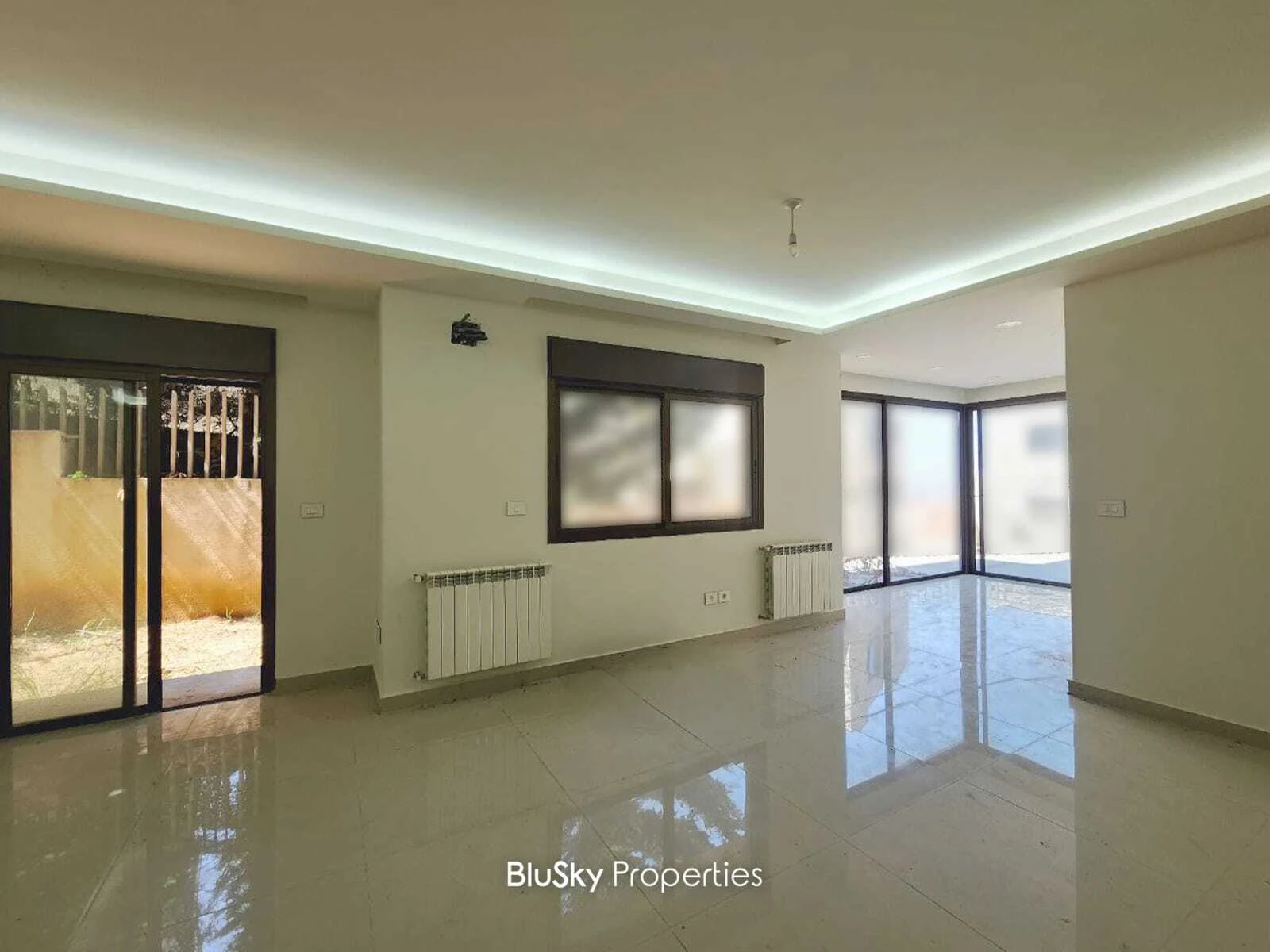 Apartment 145m² Terrace for Rent in Ain Saadeh