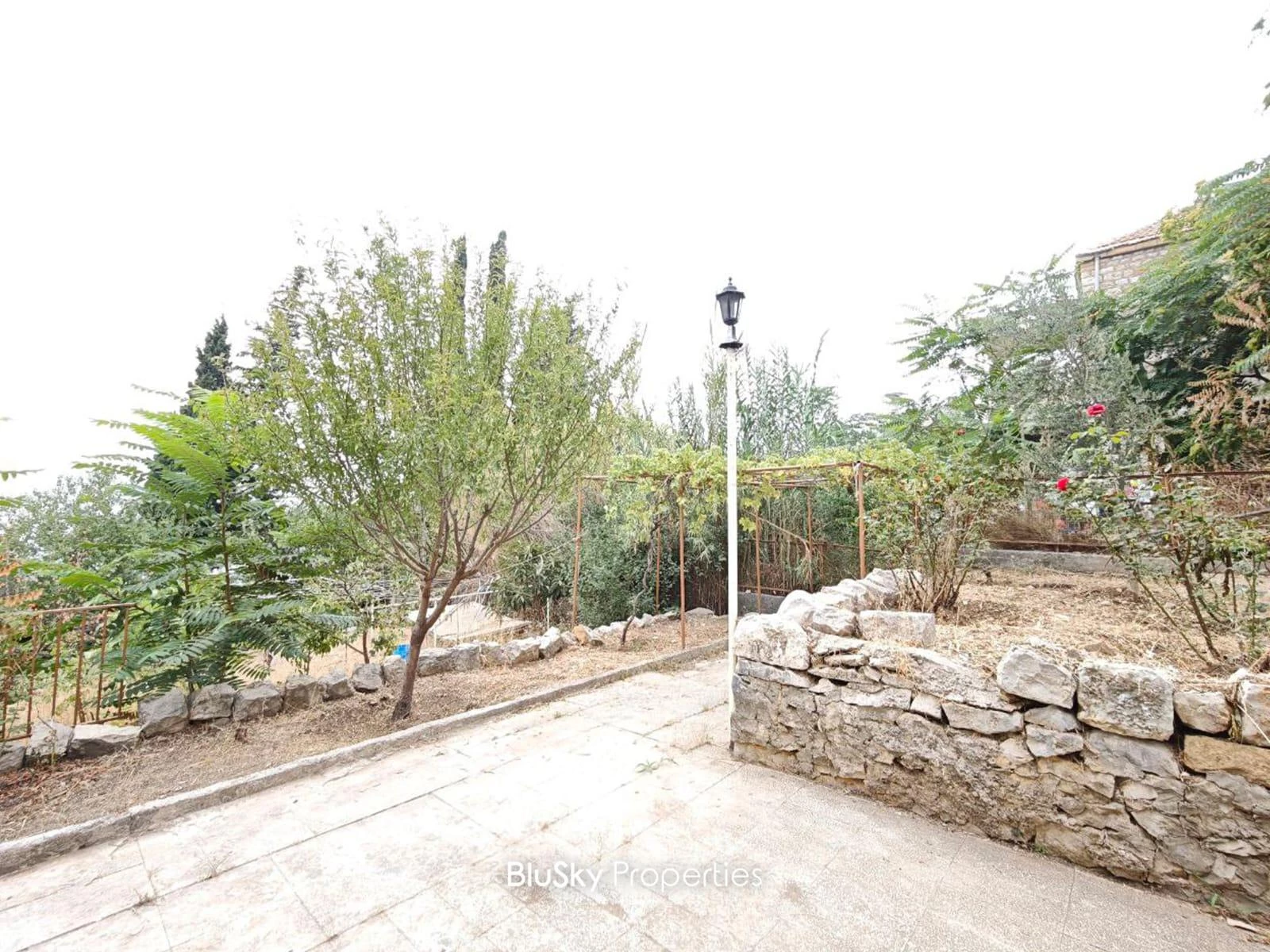Apartment 170m² Terrace for Rent in Ain Saadeh