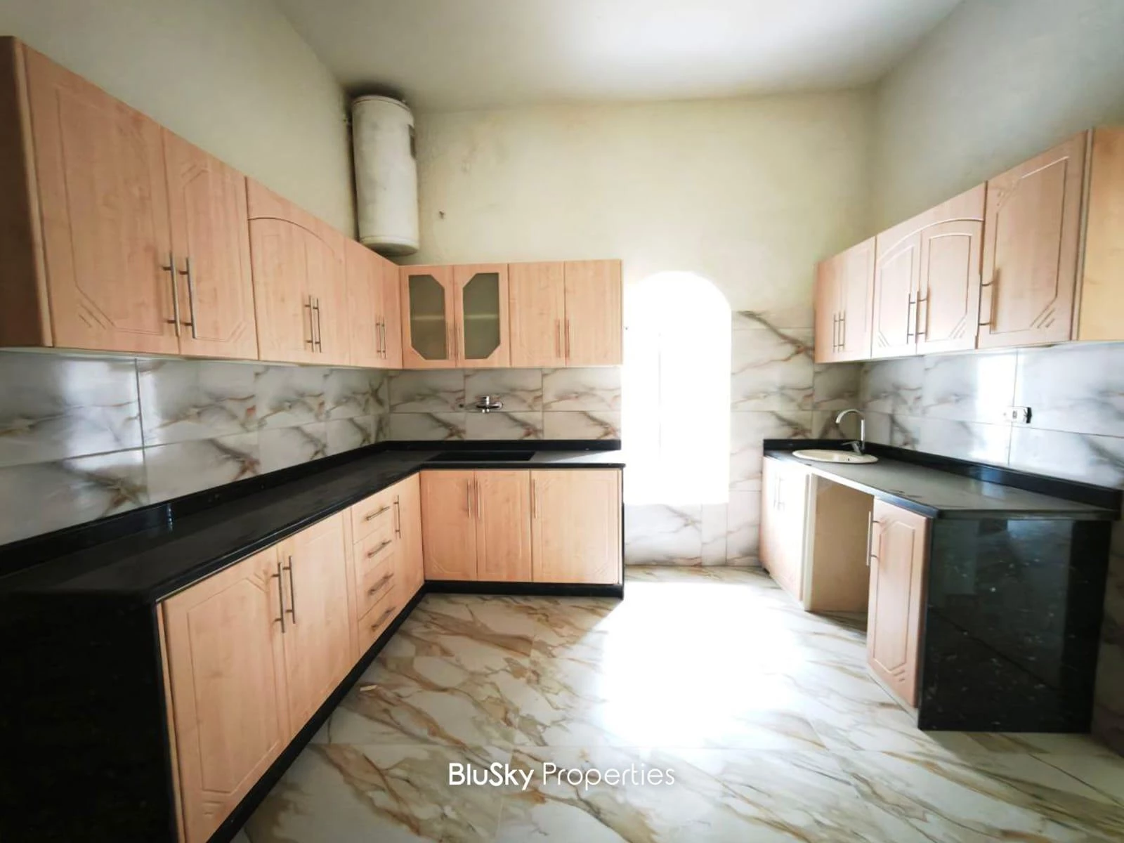 Apartment 170m² Terrace for Rent in Ain Saadeh — الصورة 3