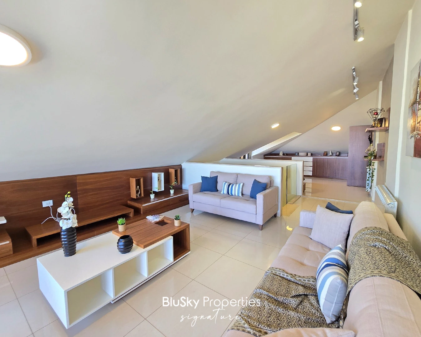 Apartment 170m² with Terrace for Sale in Ain Saadeh — الصورة 3
