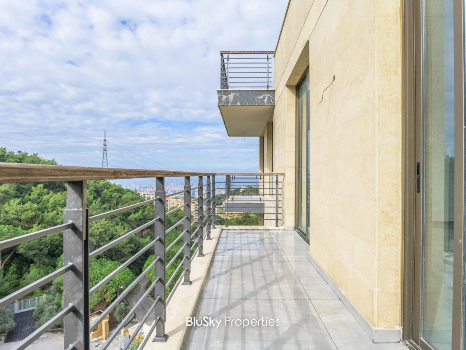 Apartment 175m² Balcony for Sale in Ain Saadeh — الصورة 2