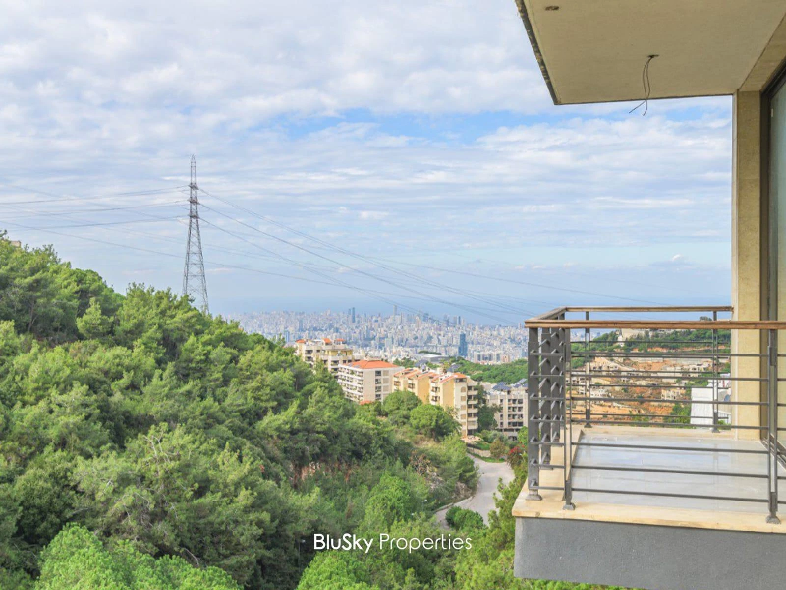Apartment 175m² Balcony for Sale in Ain Saadeh — الصورة 3