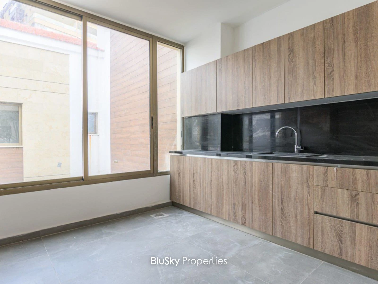 Apartment 175m² Balcony for Sale in Ain Saadeh — الصورة 5