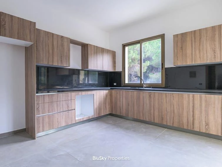 Apartment 185m² Terrace for Sale in Ain Saadeh — photo 4