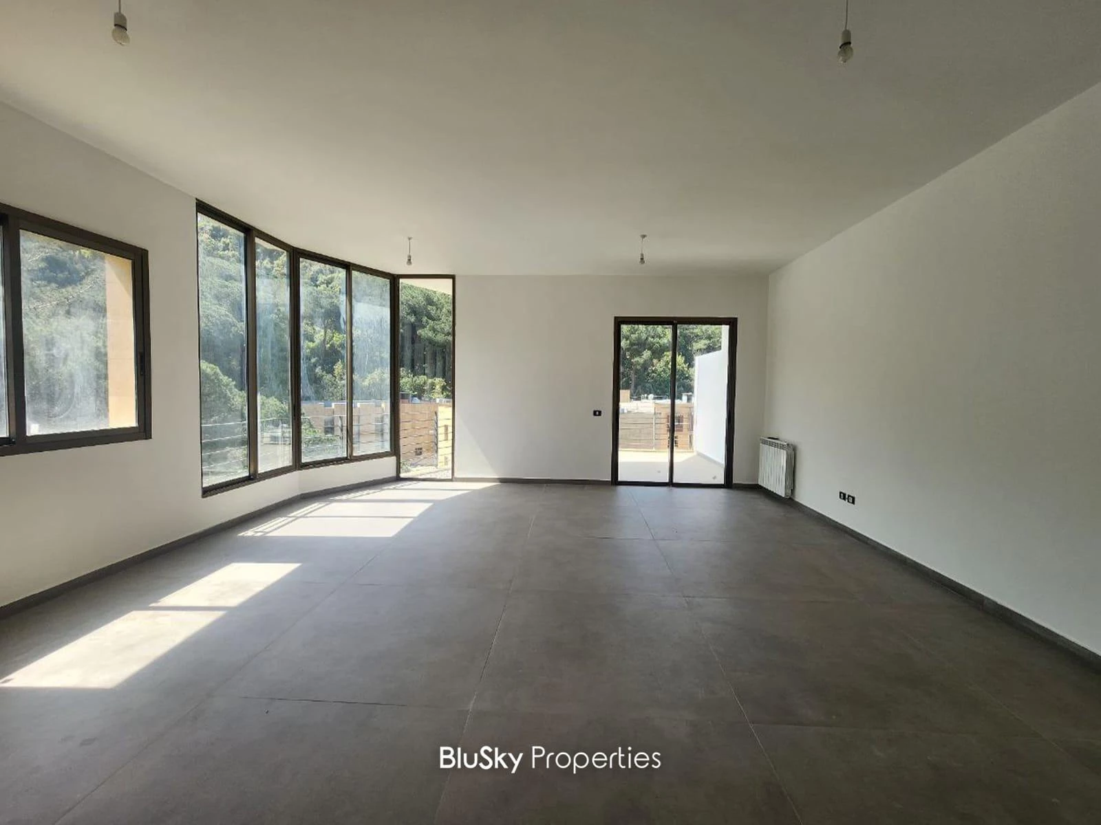 Apartment 188m² Terrace for Sale in Ain Saadeh