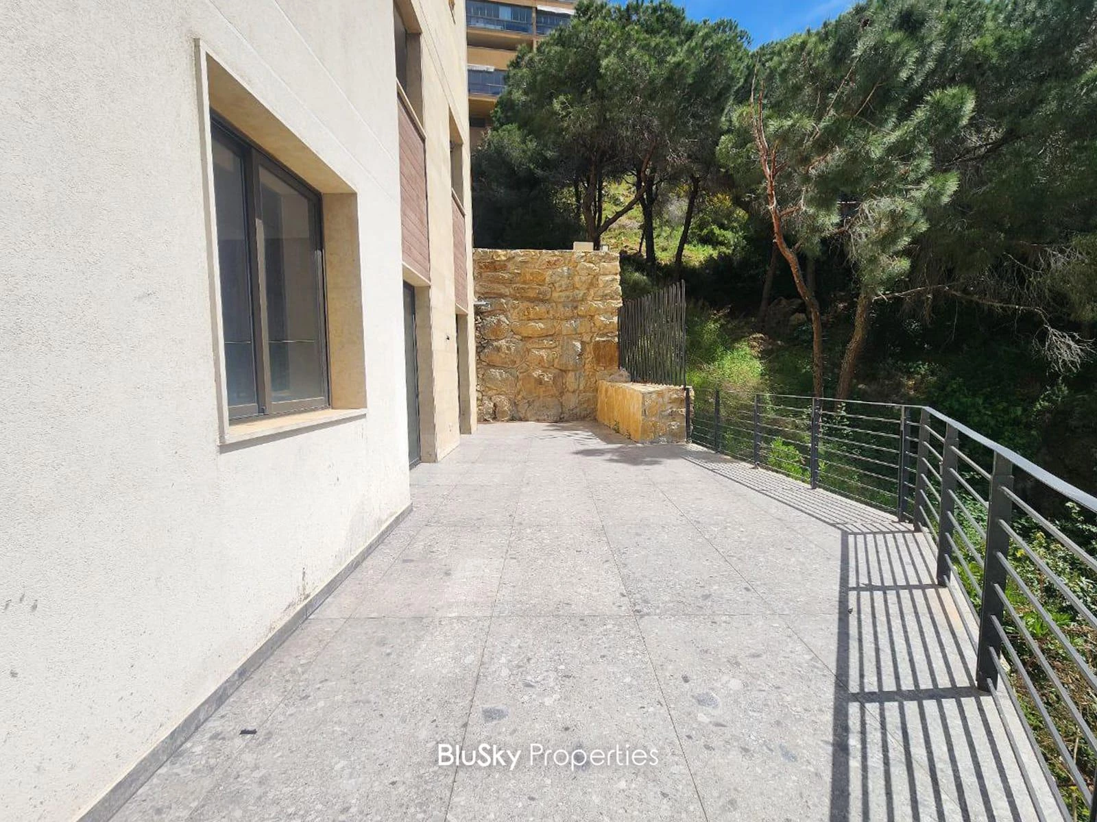 Apartment 188m² Terrace for Sale in Ain Saadeh — الصورة 2