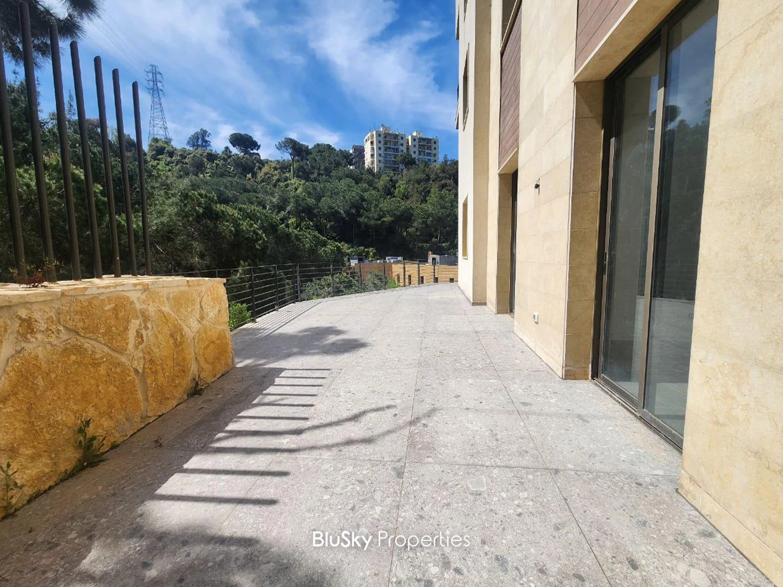 Apartment 188m² Terrace for Sale in Ain Saadeh — الصورة 3