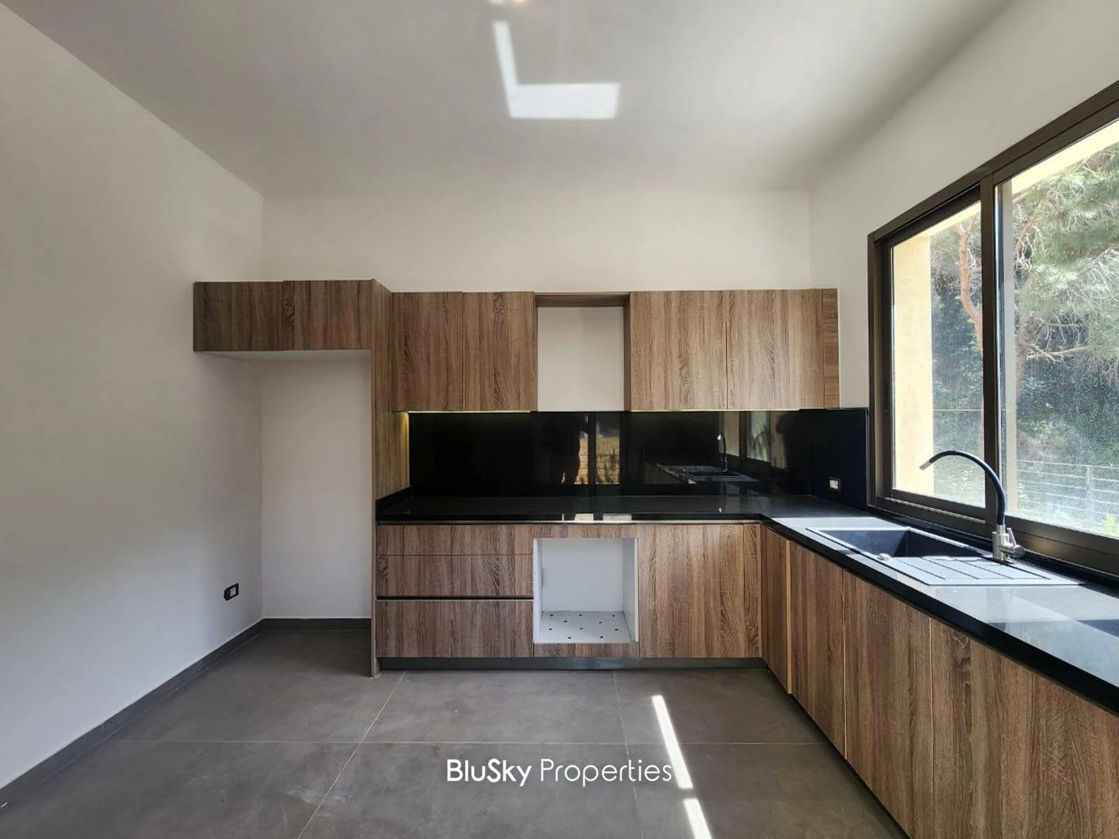 Apartment 188m² Terrace for Sale in Ain Saadeh — الصورة 5