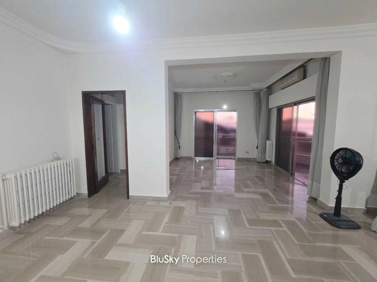 Apartment 200m² Sea View for Sale in Ain Saadeh