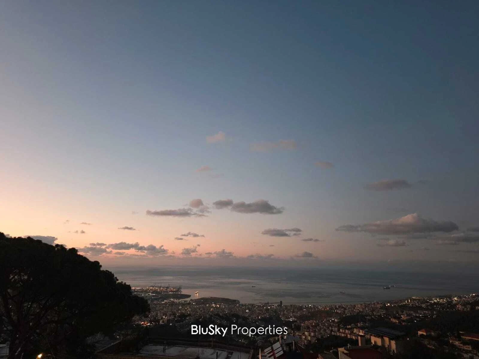 Apartment 200m² Sea View for Sale in Ain Saadeh — photo 2