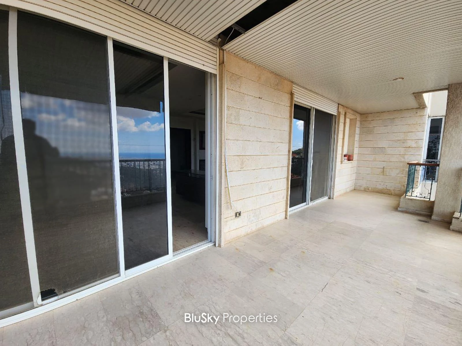 Apartment 200m² Balcony for Sale in Ain Saadeh — الصورة 2