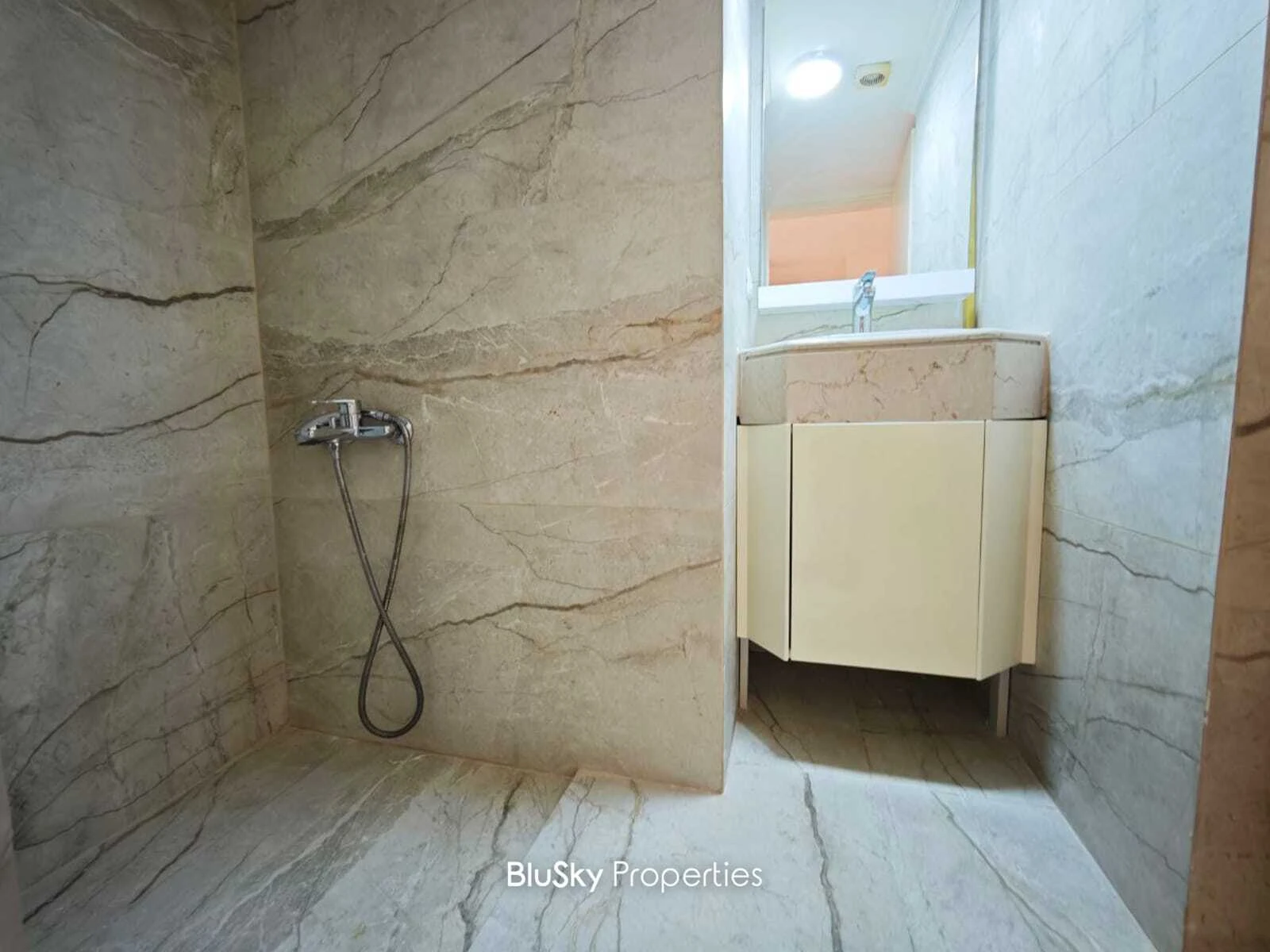 Apartment 220m² Terrace for Rent in Tilal Ain Saadeh — الصورة 4