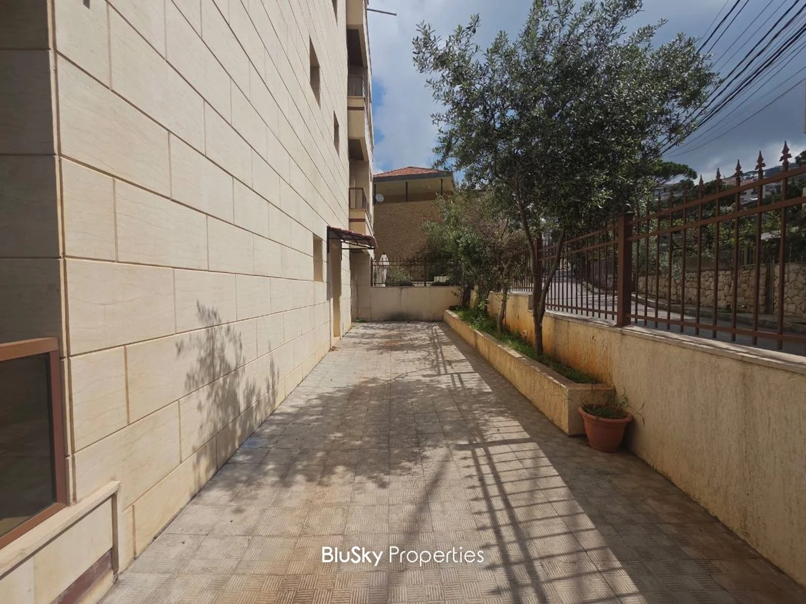 Apartment 220m² with Terrace for Sale or Rent in Ain Saadeh — photo 3