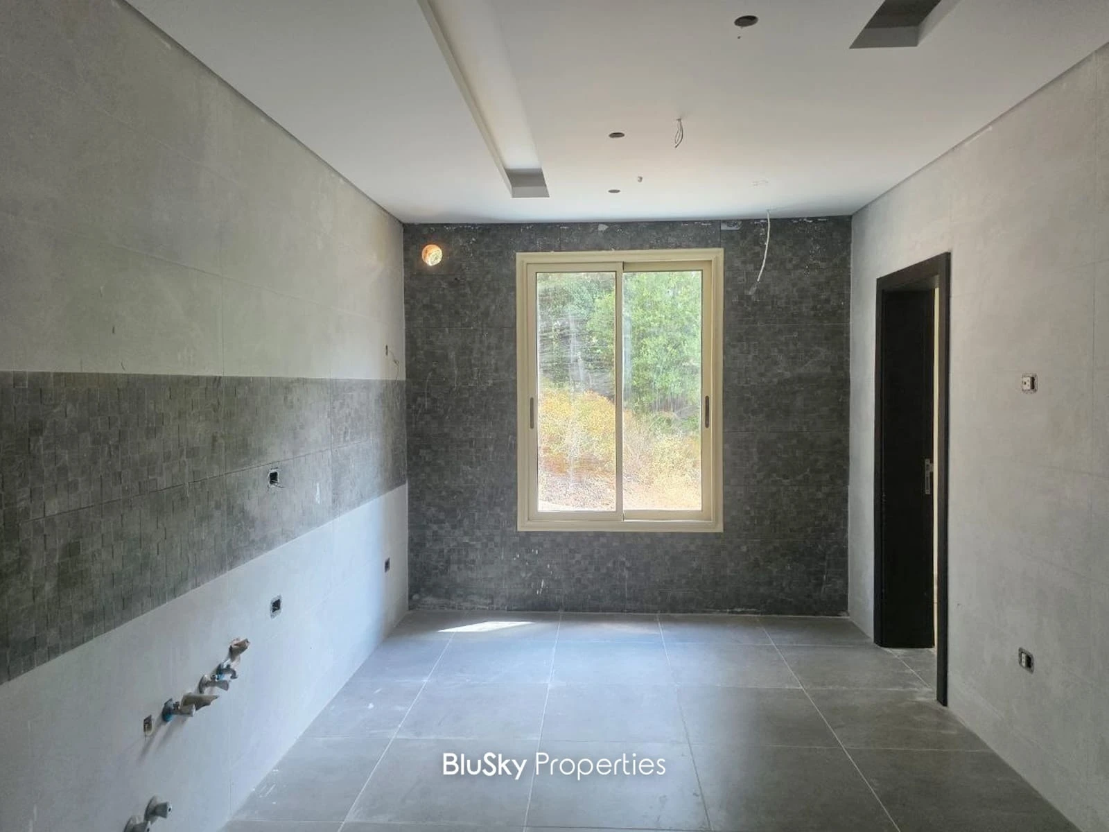Apartment 230m² with Mountain View for Sale in Ain Saadeh — الصورة 2