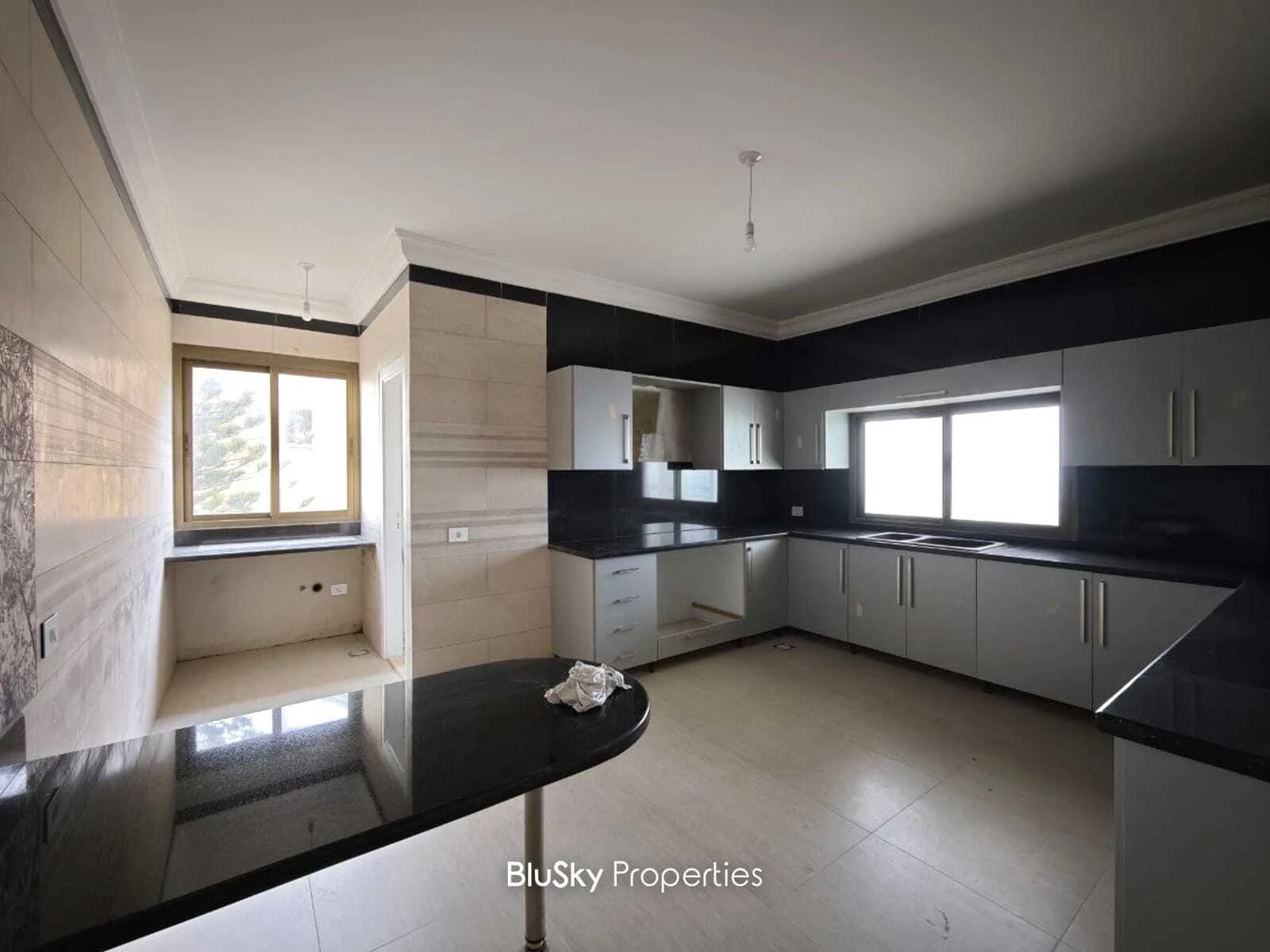 Apartment 230m² Sea View for Sale in Ain Saadeh — photo 4