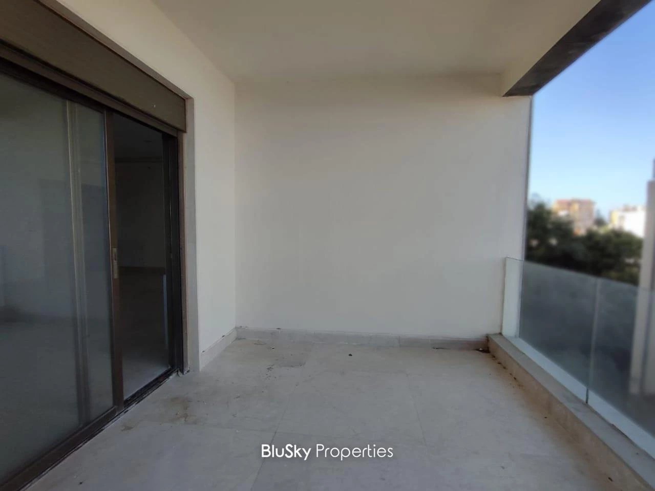Apartment 230m² Balcony for Sale in Ain Saadeh — الصورة 2
