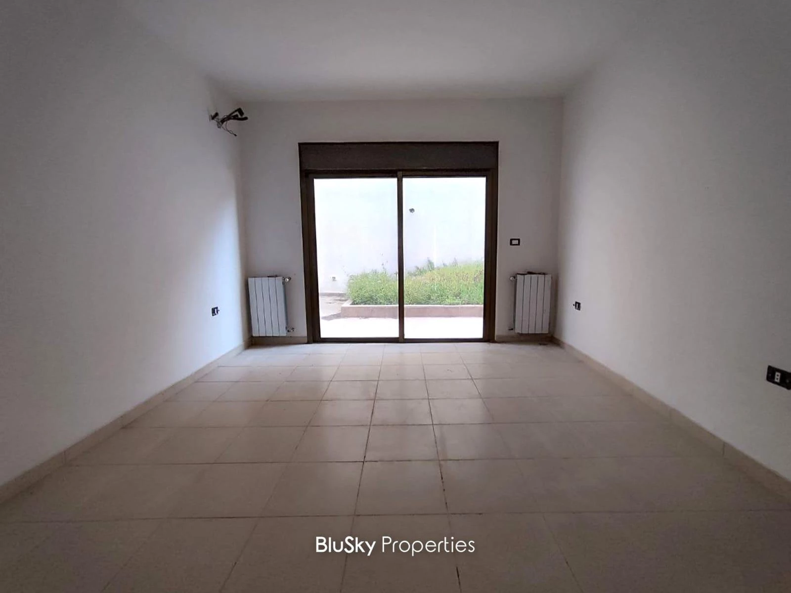Apartment 230m² Garden for Sale in Ain Saadeh