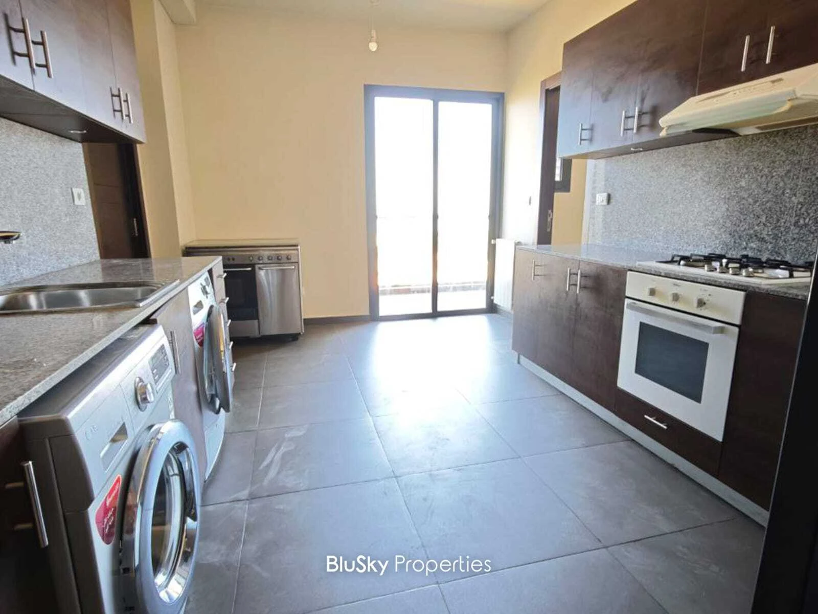 Apartment 235m² Sea View for Rent in Ain Saadeh