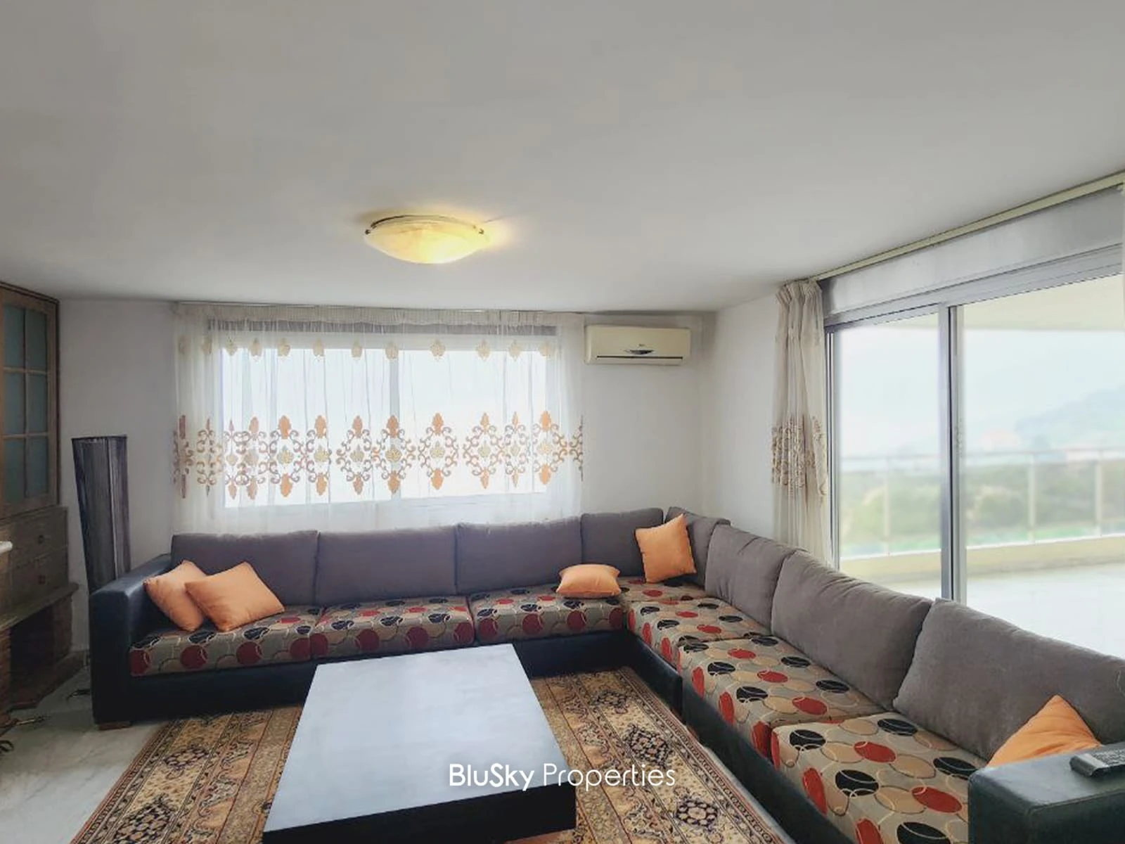 Apartment 240m² with Terrace for Rent in Ain Saadeh