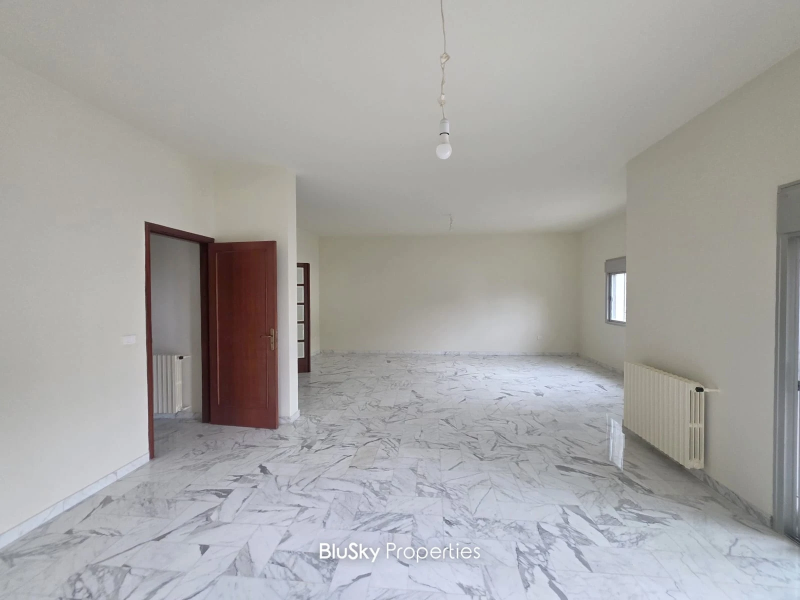 Apartment 250m² for Rent in Ain Saadeh