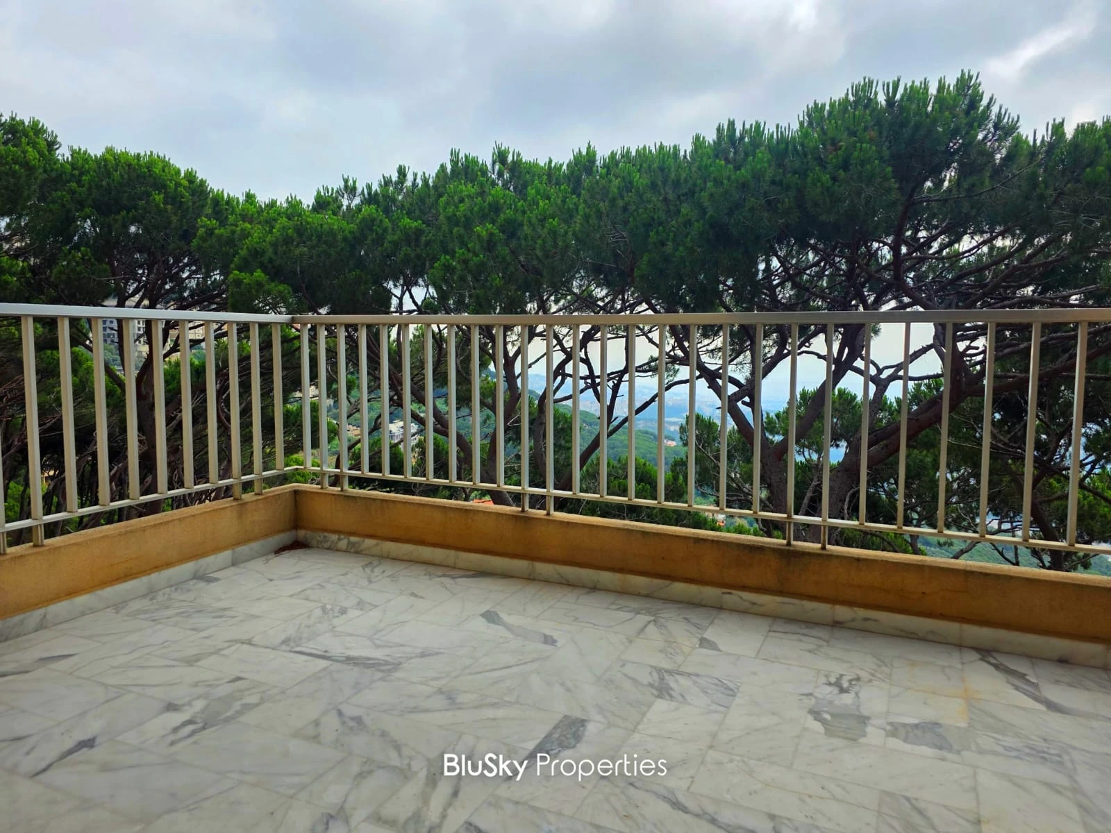 Apartment 250m² for Rent in Ain Saadeh — الصورة 2
