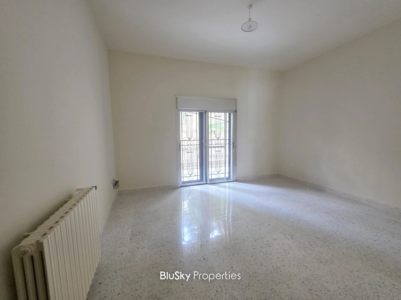 Apartment 250m² for Rent in Ain Saadeh — الصورة 3