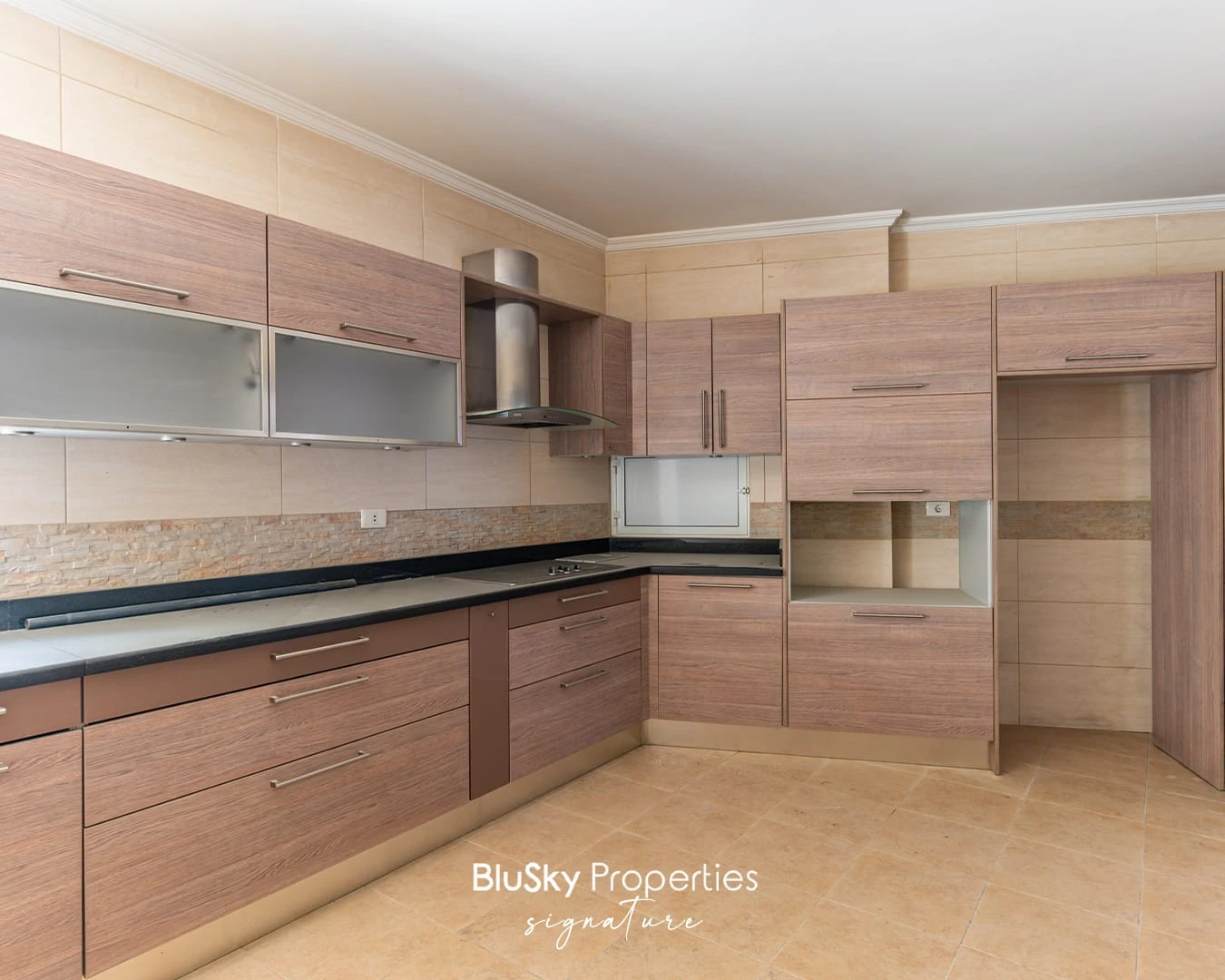 Apartment 250m² with Terrace for Sale in Ain Saadeh — الصورة 4