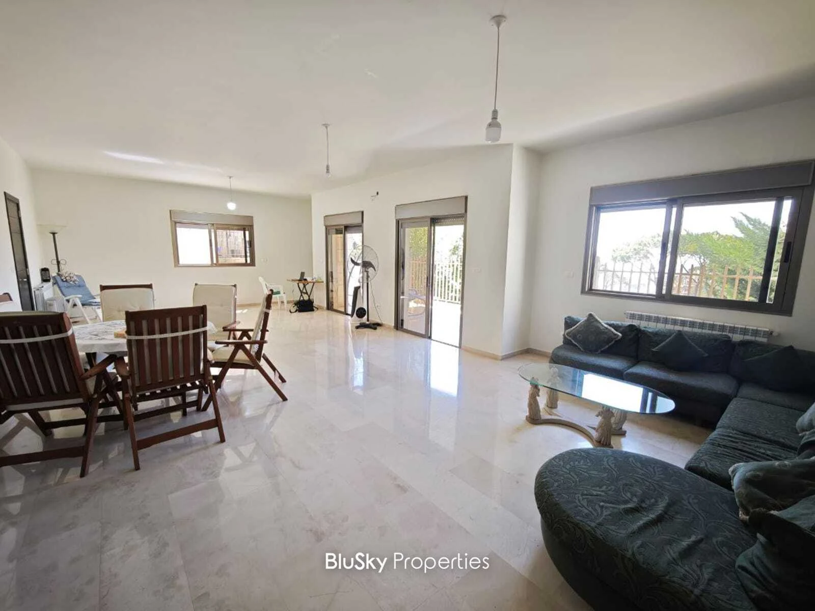 Apartment 250m² Garden for Sale in Ain Saadeh