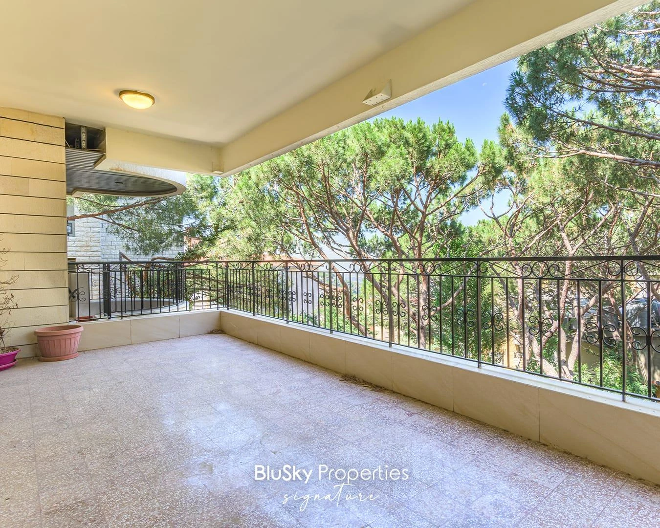 Apartment 250m² Balcony for Sale in Ain Saadeh — الصورة 2