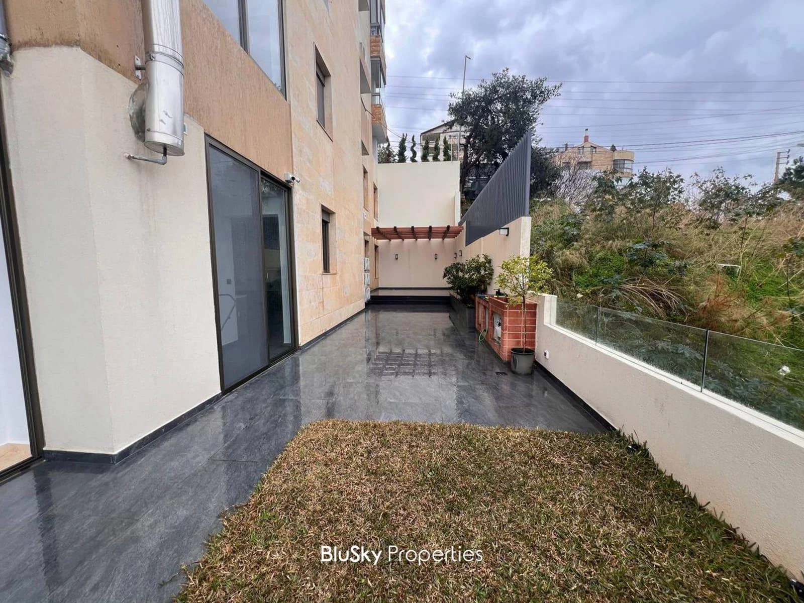 Apartment 270m² Terrace for Sale in Ain Saadeh — photo 3