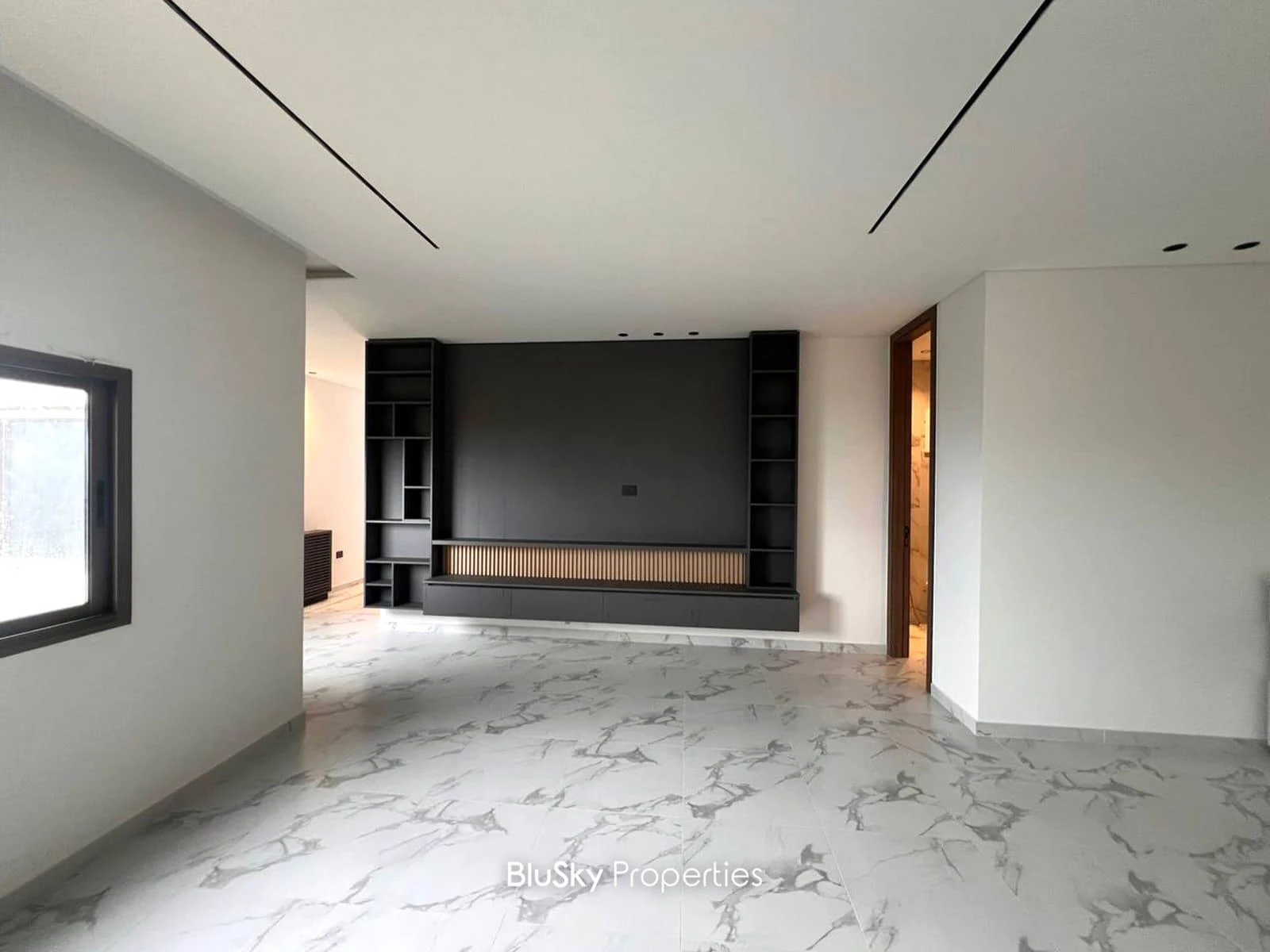 Apartment 270m² Terrace for Sale in Ain Saadeh — photo 5