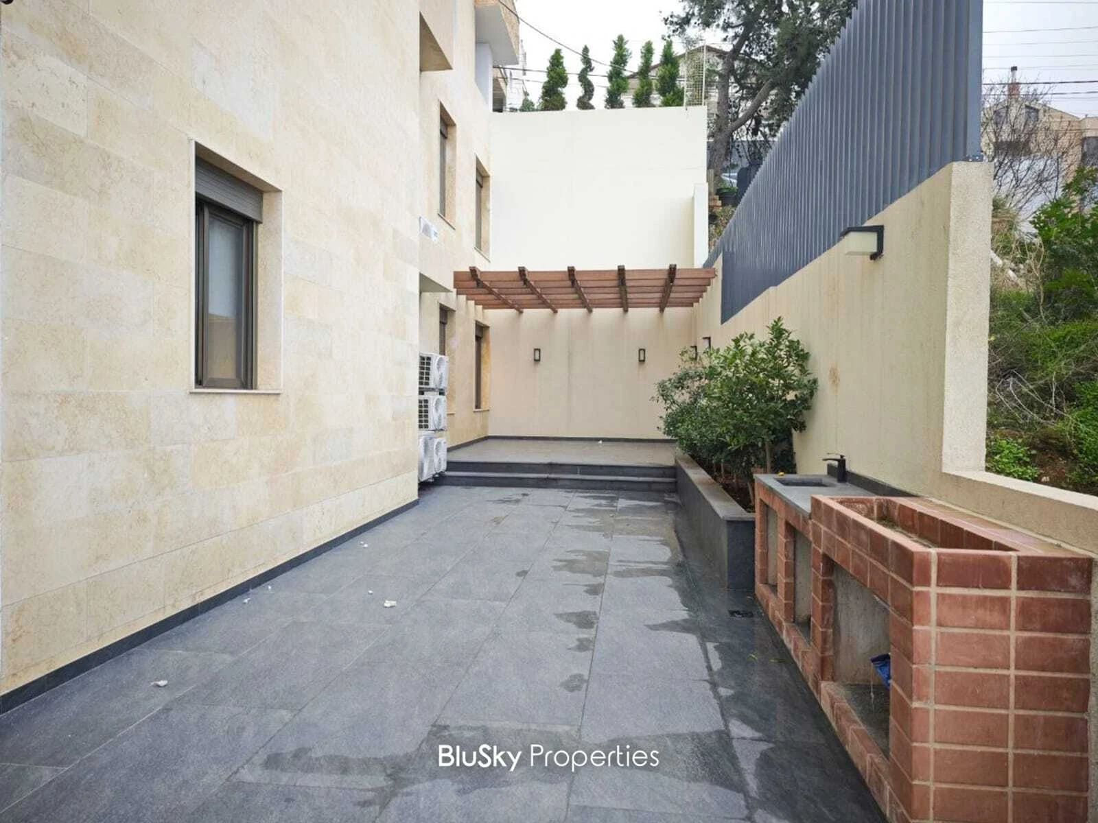 Apartment 270m² with Terrace for Sale in Ain Saadeh — photo 2