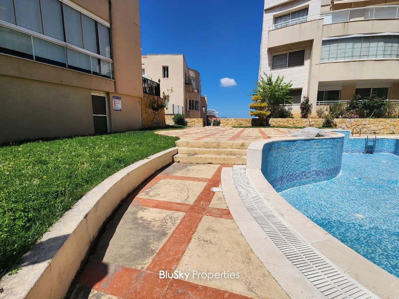 Apartment 290m² 4 Beds for Rent in Ain Saadeh — الصورة 2
