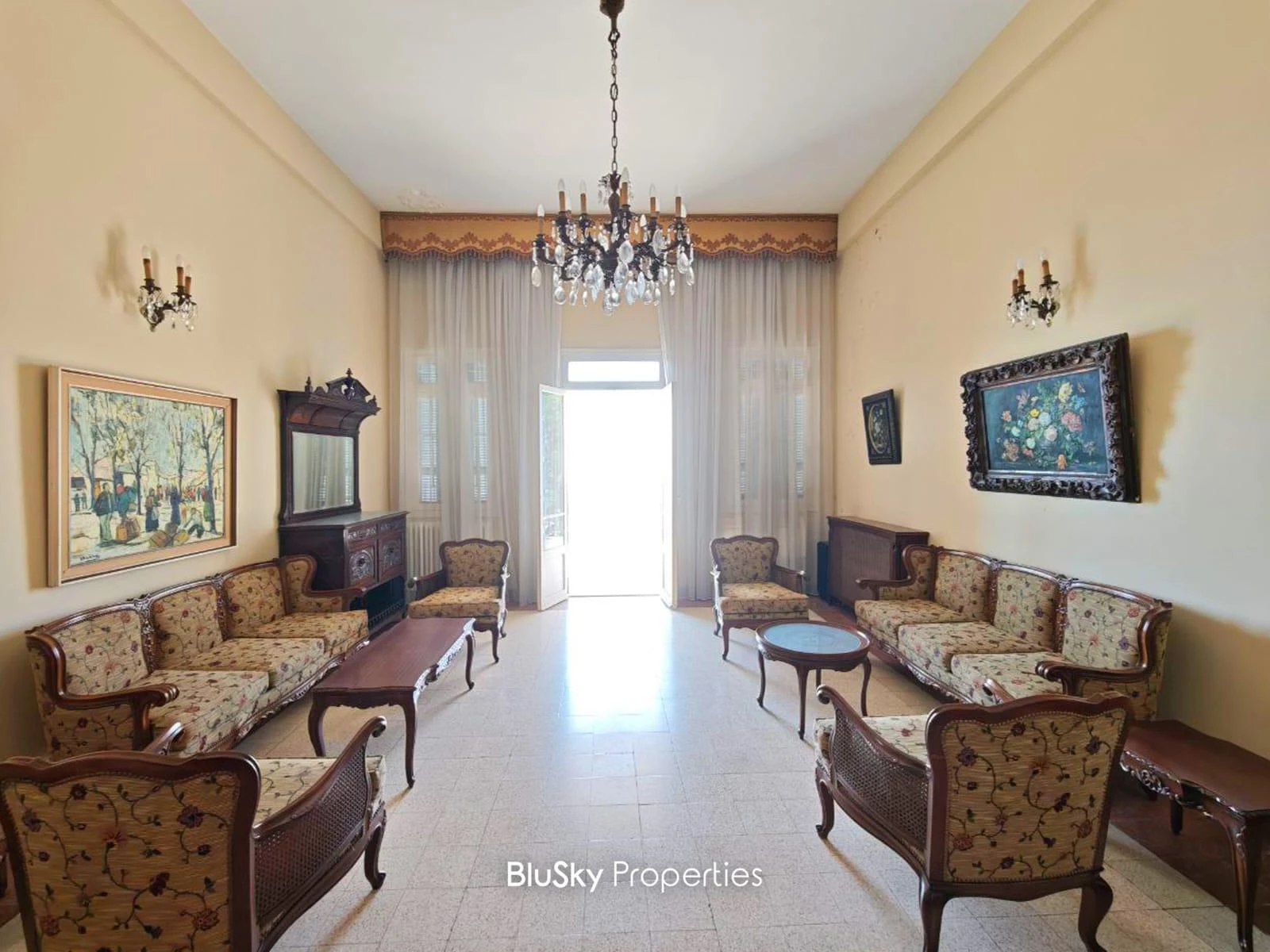 Apartment 300m² Balcony for Rent in Ain Saadeh