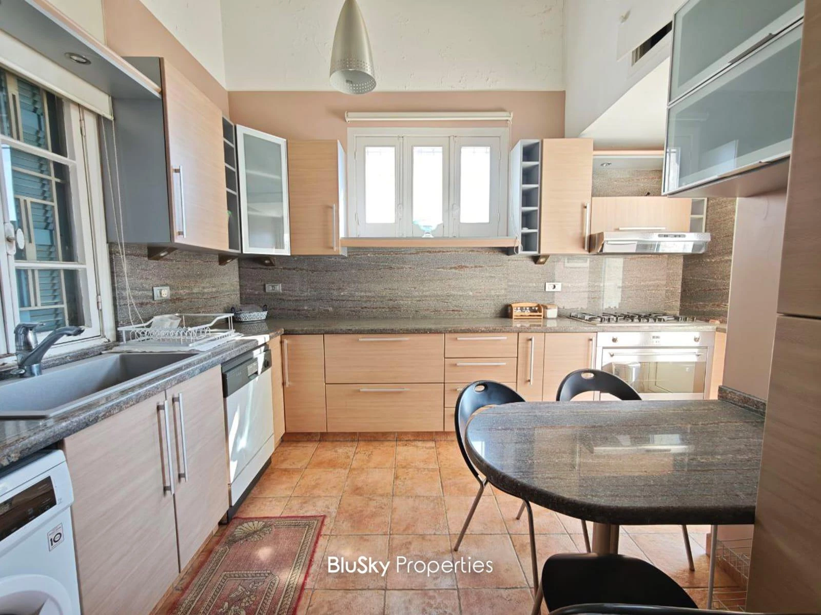 Apartment 300m² Balcony for Rent in Ain Saadeh — الصورة 5