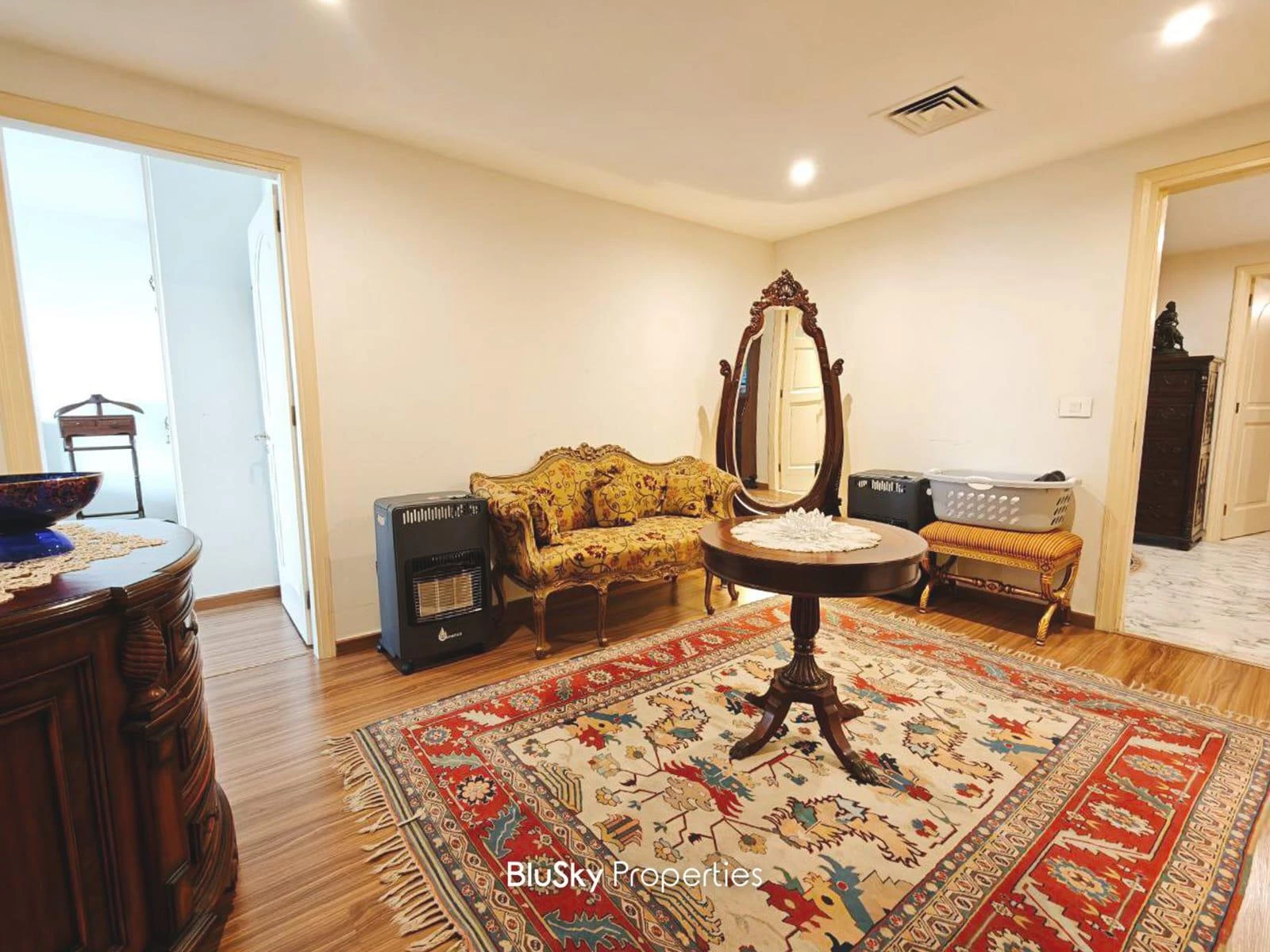 Apartment 300m² Sea View for Sale in Ain Saadeh