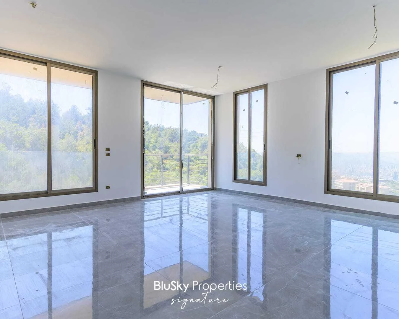 Duplex 300m² Terrace for Sale or Rent in Ain Saadeh