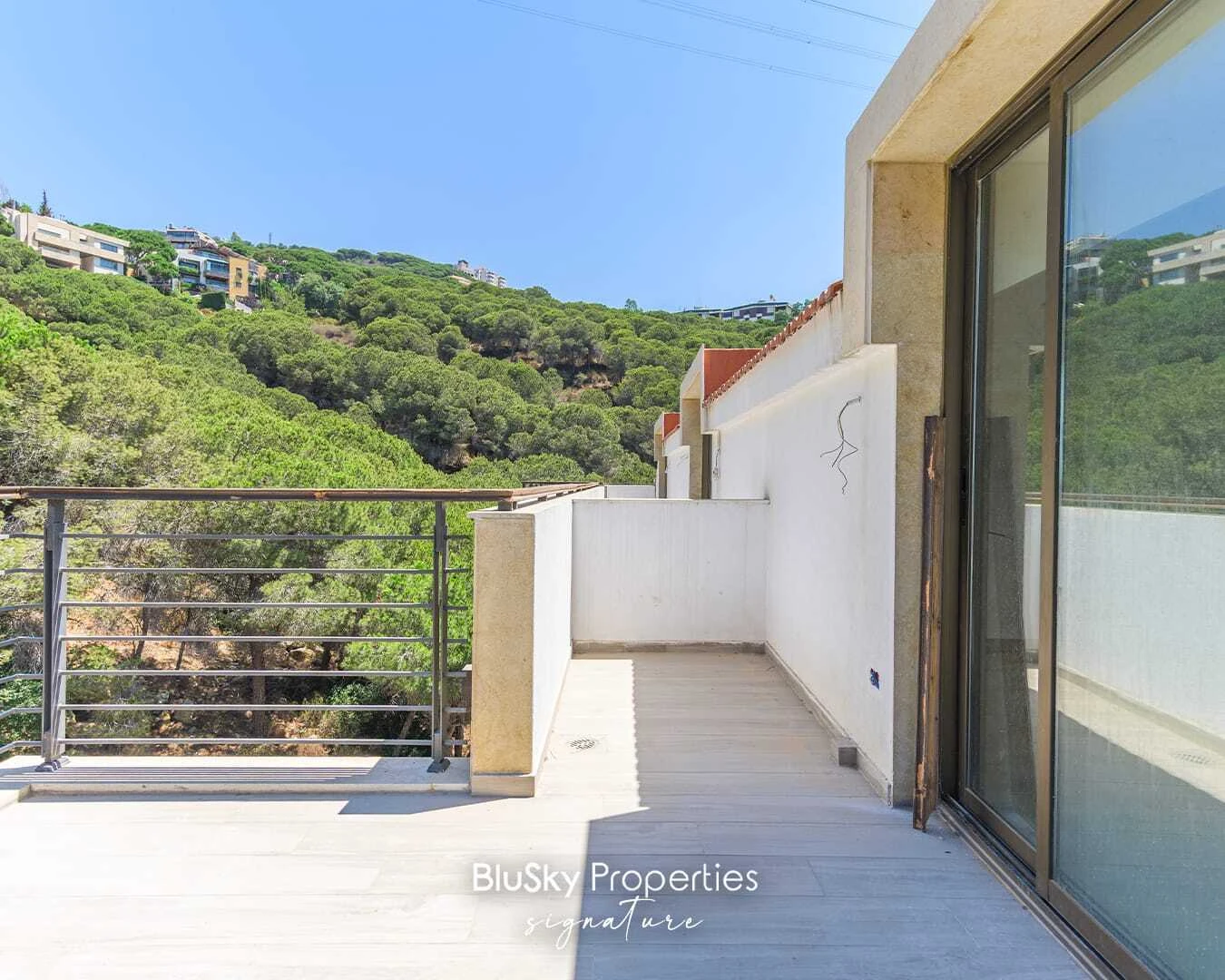 Duplex 300m² Terrace for Sale or Rent in Ain Saadeh — الصورة 2