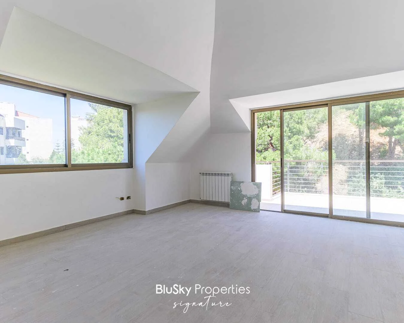 Duplex 300m² Terrace for Sale or Rent in Ain Saadeh — الصورة 3