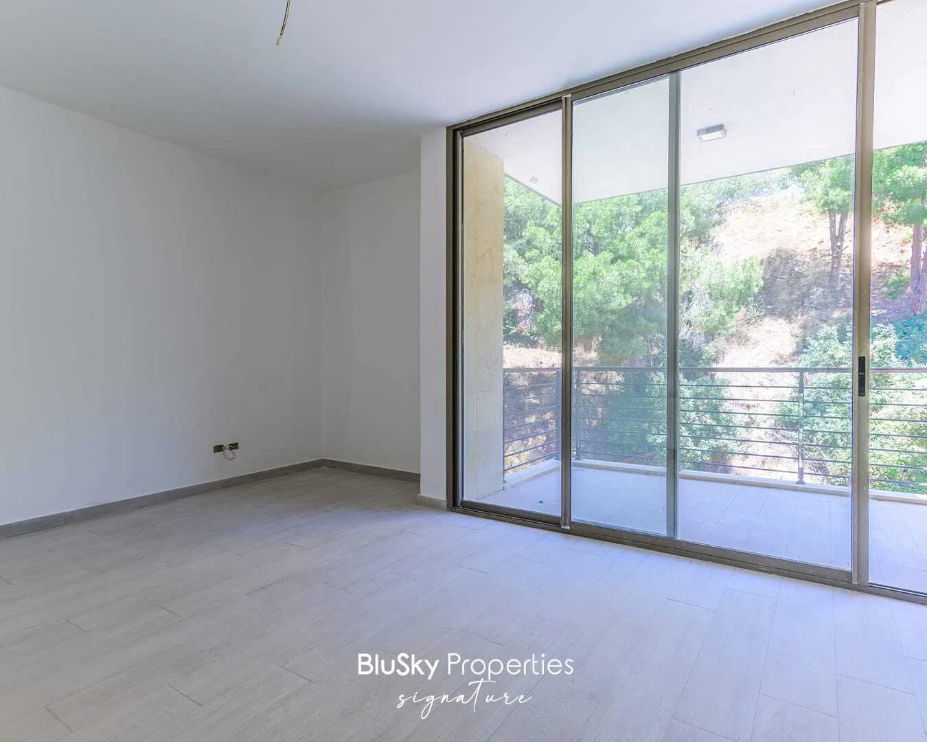 Duplex 300m² Terrace for Sale or Rent in Ain Saadeh — الصورة 4