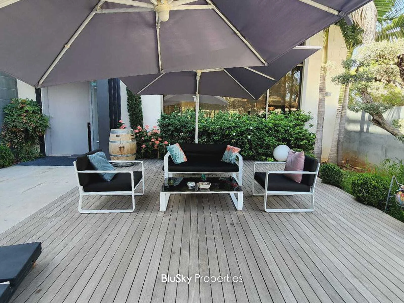 Duplex 340m² Terrace for Sale or Rent in Ain Saadeh — photo 2