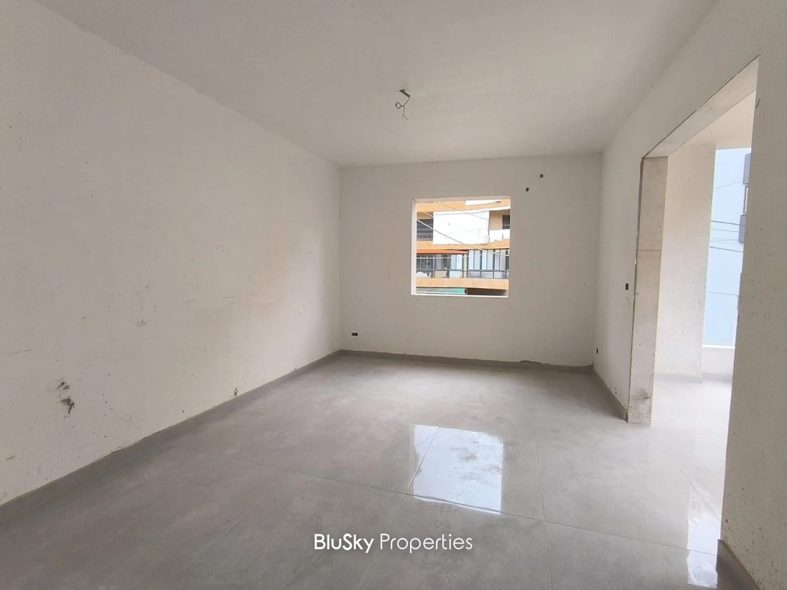 Apartment 150m² for Sale in Awkar