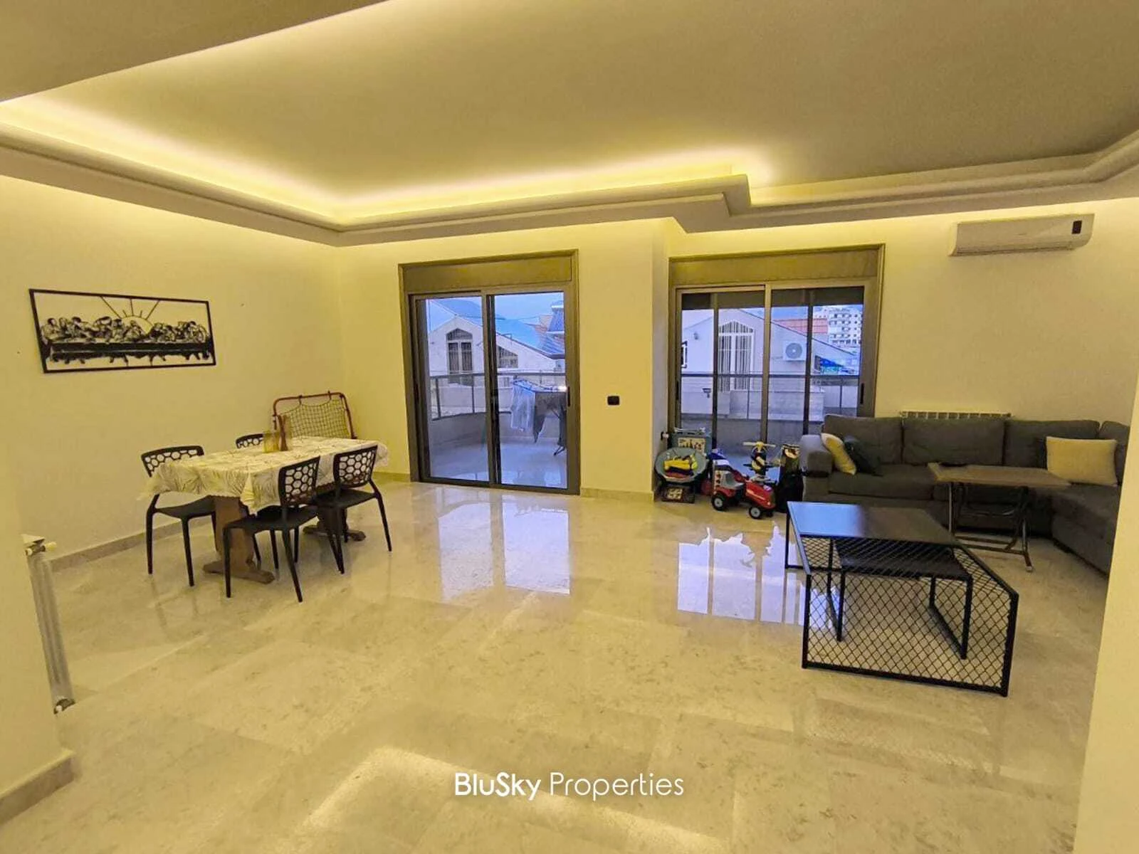 Apartment 160m² Balcony for Rent in Awkar
