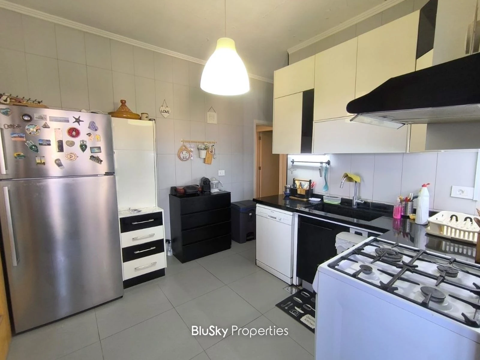 Apartment 200m² with Sea View for Sale in Awkar — photo 4