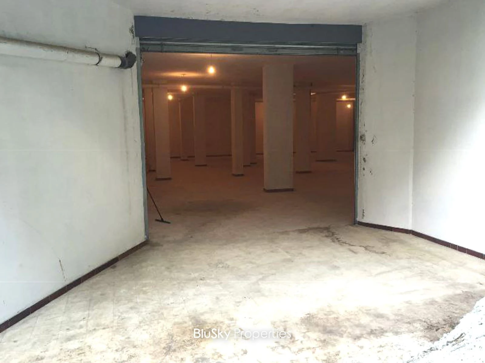 Warehouse 500m² for Sale in Awkar — photo 4