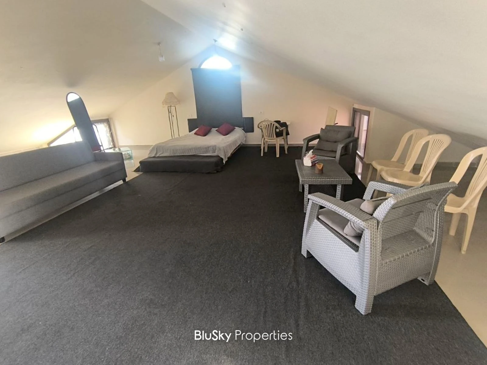 Apartment 70m² for Rent in Awkar