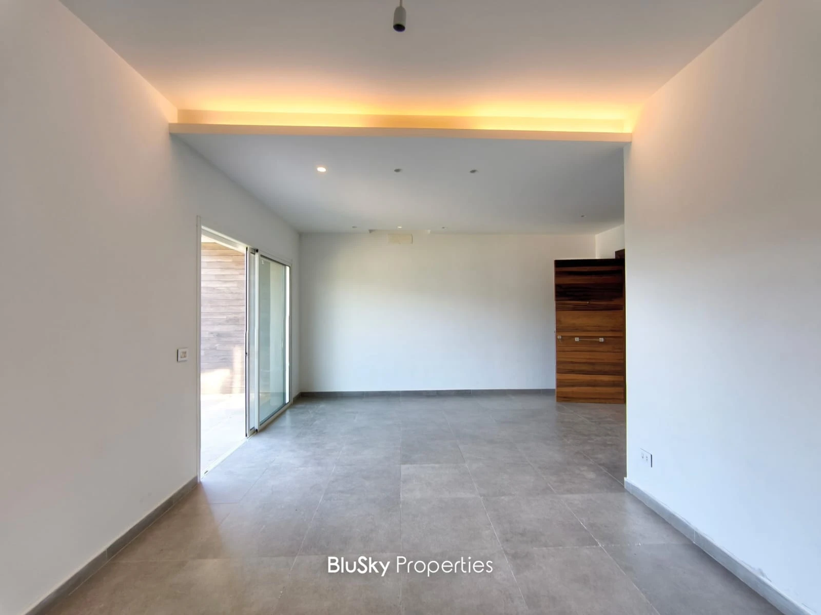 Apartment 120m² with Terrace for Sale in Baabdat — photo 3