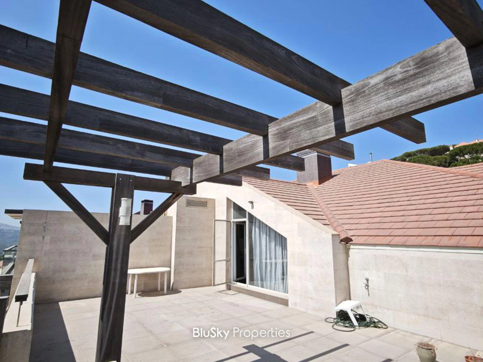 Apartment 130m² Terrace for Rent in Baabdat