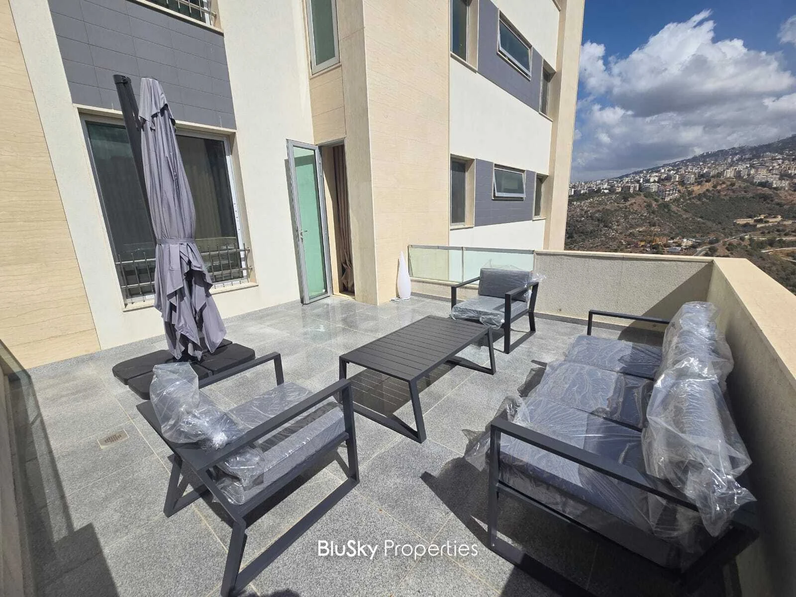 Apartment 141m² Terrace for Rent in Baabda — الصورة 2
